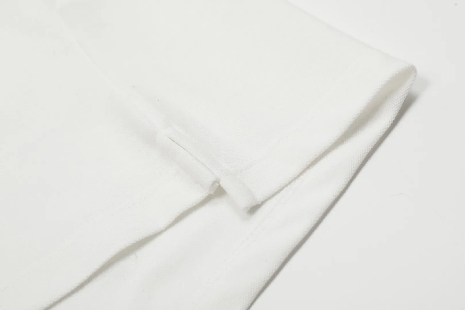 🅿️152 "Top quality" model DS001# (not off the shelves all year round) [Ralph Lauren classic pony embroidered lapel POLO short sleeves] ✅Ralph Lauren classic basic versatile POLO short sleeves ✅Main supplier platform live broadcast Wholesale entities will be replenished if out of stock, will not be removed from the shelves ✅ZP quality 1:1 version Scan the code to enter the GF website Z cabinet quality ✅Details and quality are the only one in Guangzhou Imported pique fabrics Focus on high-end Needless to say, cost-effective and good quality. ✅The version is restored to the original version. The maximum size can be worn up to 210 pounds. Loose, comfortable and stress-free. ✅Wear for work and life. Suitable for various occasions. A must-have for couples. Size: